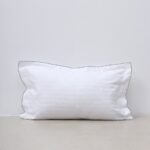 Ξενοδοχειακή Oxford μαξιλαροθήκη βαμβακοσατέν με ρέλι Pennie Redon